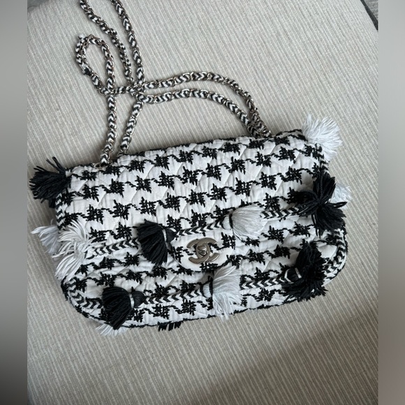 Chanel Dubai Embroidered Flap Bag 2015 Cruise - Picture 2 of 14